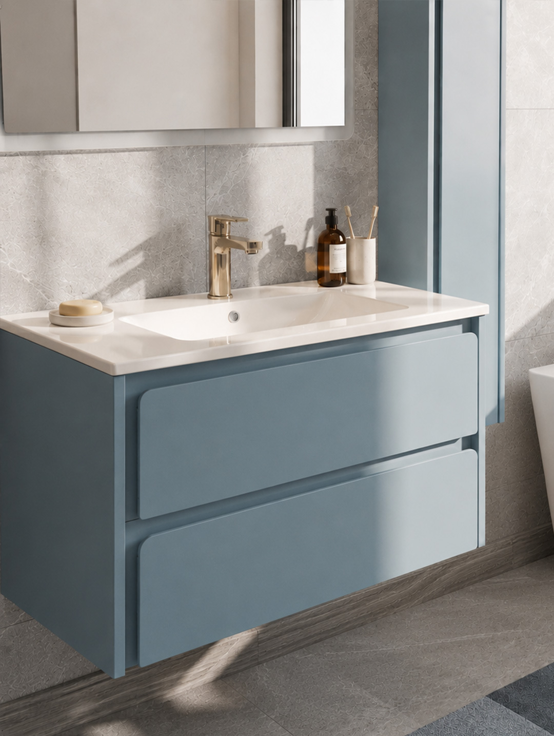 Bagno pre-assemblato con 2 cest. + lavabo ceramica 80x47 + colonna + specchio LED 80x60 <span>KING</span> - Norbe Bagno completo con base a cestoni, colonna a ripiani, azzurro, pre assemblato e con specchio LED retroilluminato